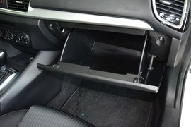 2016款马自达3Axela昂克赛拉三厢1.5L自动舒适型