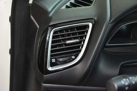 2016款马自达3Axela昂克赛拉三厢1.5L自动舒适型