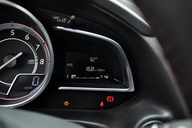 2016款马自达3Axela昂克赛拉三厢1.5L自动舒适型