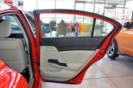 2016款本田思域1.8L自动舒适版