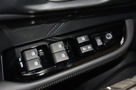 2016款斯巴鲁力狮2.5L全驱荣耀版