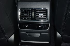 2016款斯巴鲁力狮2.5L全驱荣耀版