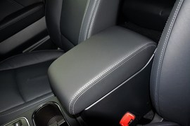 2016款斯巴鲁力狮2.5L全驱荣耀版