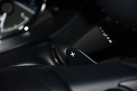 2016款丰田雷凌双擎1.8H