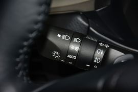 2016款丰田雷凌双擎1.8H