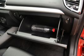 2016款马自达3Axela昂克赛拉两厢1.5L自动舒适型