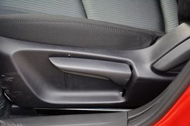 2016款马自达3Axela昂克赛拉两厢1.5L自动舒适型