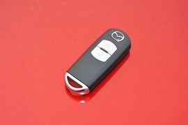 2016款马自达3Axela昂克赛拉两厢1.5L自动舒适型