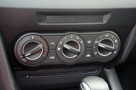 2016款马自达3Axela昂克赛拉两厢1.5L自动舒适型