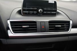 2016款马自达3Axela昂克赛拉两厢1.5L自动舒适型