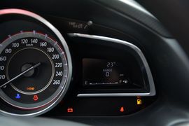 2016款马自达3Axela昂克赛拉两厢1.5L自动舒适型