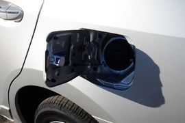 2016款丰田卡罗拉双擎1.8L