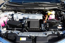 2016款丰田卡罗拉双擎1.8L