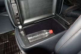 2016款丰田皇冠2.0T精英版
