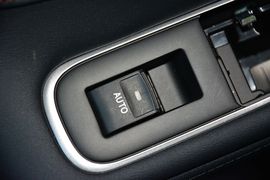 2016款丰田皇冠2.0T精英版