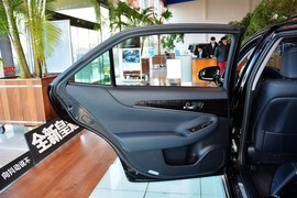 2016款丰田皇冠2.0T精英版