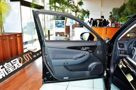 2016款丰田皇冠2.0T精英版