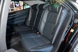 2016款丰田皇冠2.0T精英版