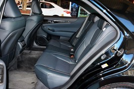 2016款丰田皇冠2.0T精英版