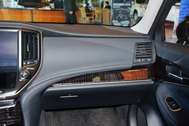 2016款丰田皇冠2.0T精英版