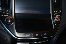 2016款丰田皇冠2.0T精英版