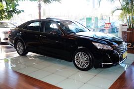 2016款丰田皇冠2.0T精英版