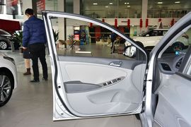 2014款现代瑞纳三厢1.4L自动时尚型GS