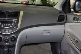 2014款现代瑞纳三厢1.4L自动时尚型GS