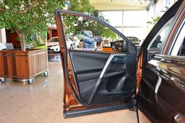 2015款丰田RAV4