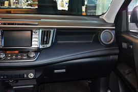 2015款丰田RAV4