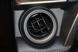 2015款丰田RAV4