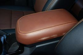 2016款江铃驭胜S350