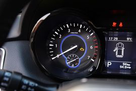 2016款江铃驭胜S350