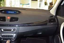 2015款雷诺风朗2.0L标准版