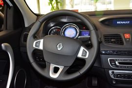 2015款雷诺风朗2.0L标准版