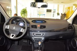 2015款雷诺风朗2.0L标准版