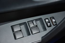 2016款丰田雷凌双擎1.8H