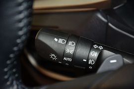 2016款丰田雷凌双擎1.8H