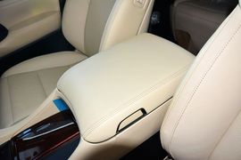2015款丰田埃尔法3.5L豪华版