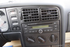 2010款一汽大众捷达1.6L手动前卫型