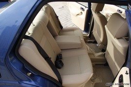 2010款一汽大众捷达1.6L手动前卫型