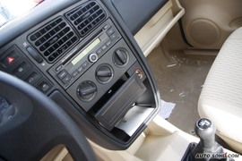 2010款一汽大众捷达1.6L手动前卫型