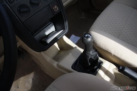2010款一汽大众捷达1.6L手动前卫型