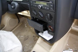 2010款一汽大众捷达1.6L手动前卫型