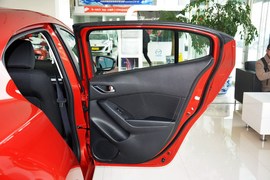 2016款马自达3Axela昂克赛拉三厢1.5L自动舒适型