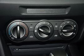 2016款马自达3Axela昂克赛拉三厢1.5L自动舒适型