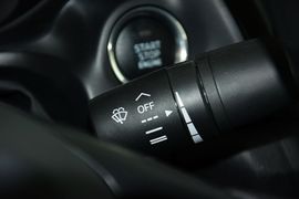 2016款马自达3Axela昂克赛拉三厢1.5L自动舒适型