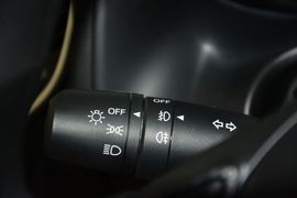 2016款马自达3Axela昂克赛拉三厢1.5L自动舒适型
