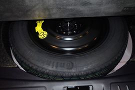 2015款路虎揽胜极光缀红英伦限量版