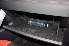 2015款路虎揽胜极光缀红英伦限量版